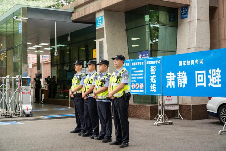 新澳门彩最快开奖记录和济南父子一起高考与父子一起参加高考